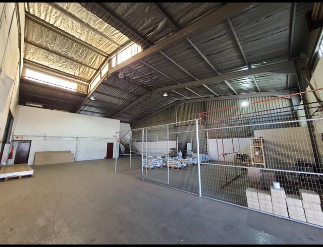 1,800M² WAREHOUSE FOR SALE IN CLEVELAND